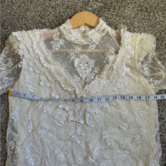 Vintage Michael Marcella Elegant Lace Cream Top High Neck Formal Small - Picture 5 of 6